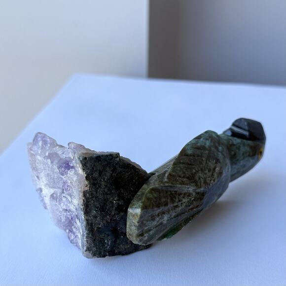 Green Parrot Bird Perched on Amethyst Crystal Stone Figurine Gemstone 4 1/2" - Picture 10 of 10